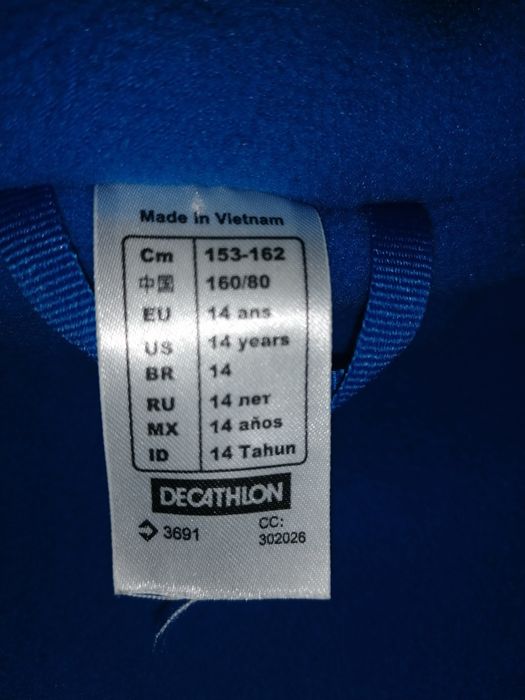 Vând geaca H&M și  Wedze  pt băieți