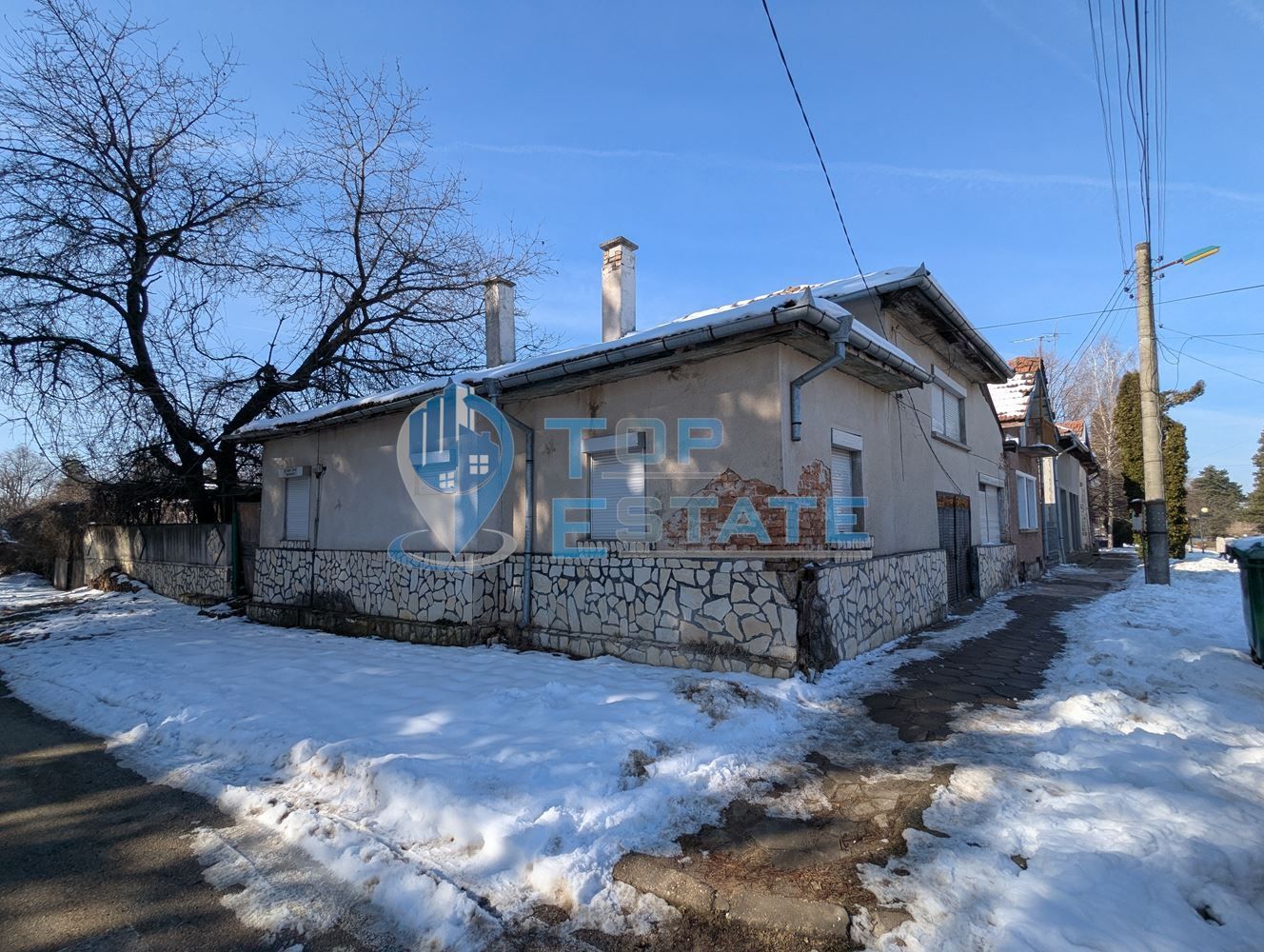 Едноетажна тухлена къща в близост до детска градина в град Борово, об