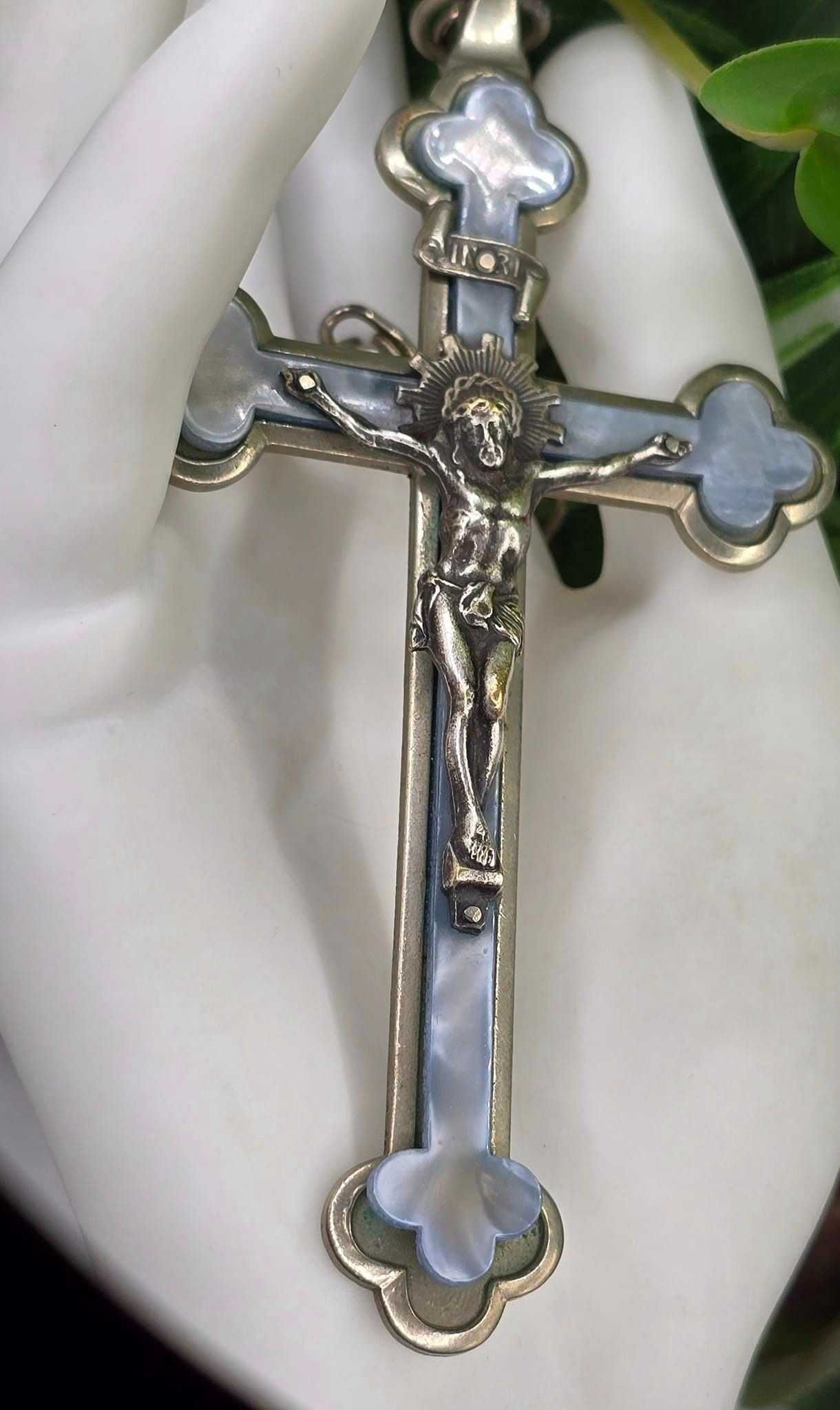 Lanț lung cu crucifix pectoral vechi