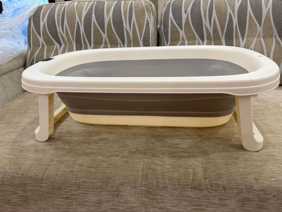 Продам детскую ванночку с термометром новая!