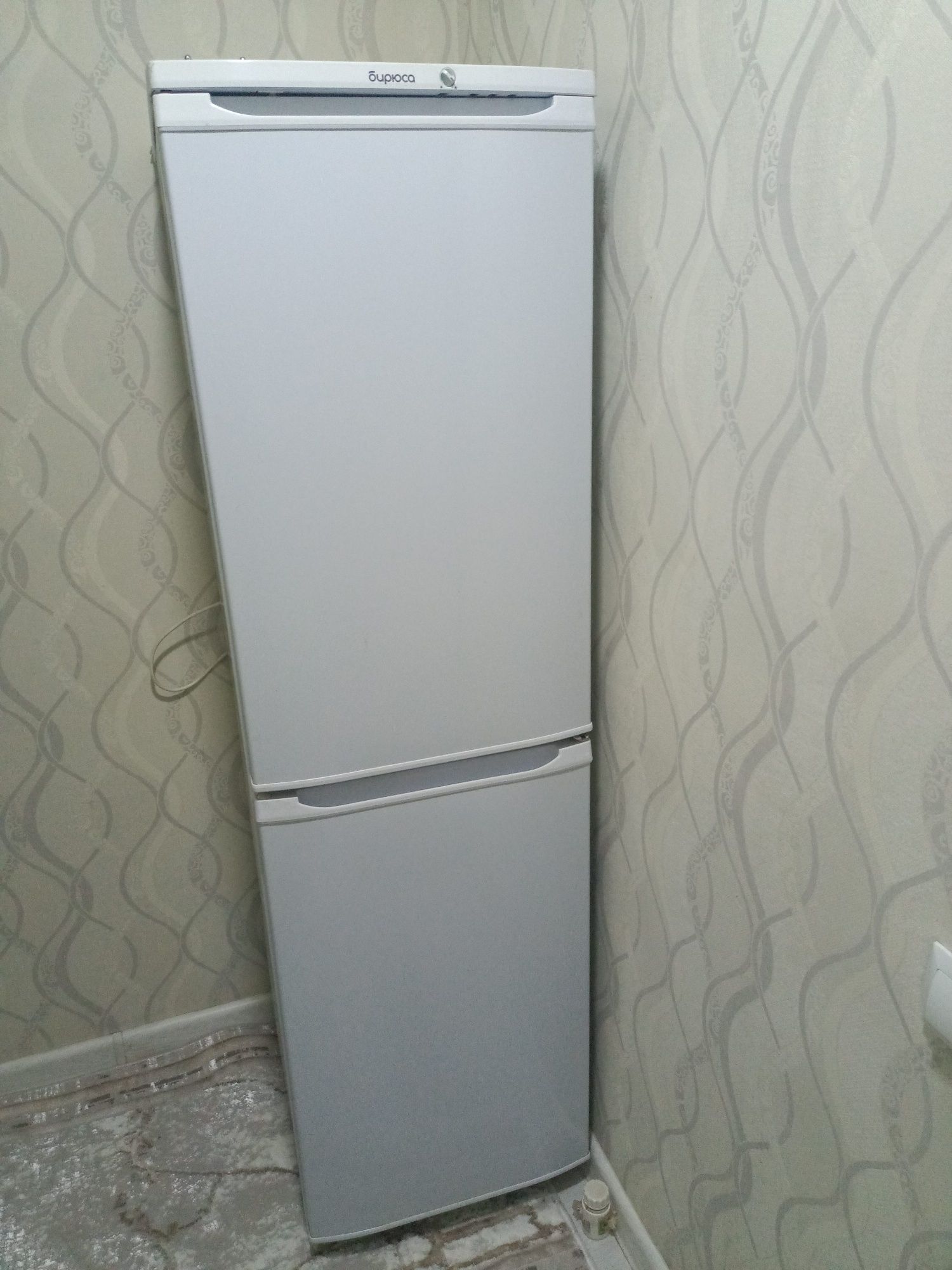 Холодильник продам Отличном состояние почтий новый