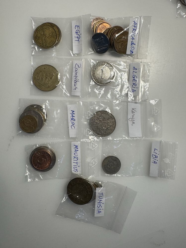 Colecție de 500+ monede vechi din toată lumea