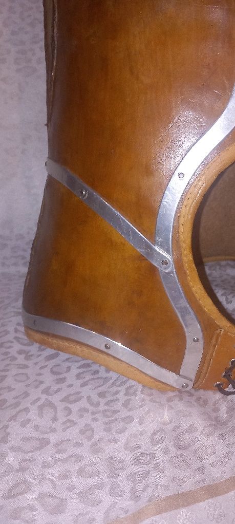 Corset antic  din piele