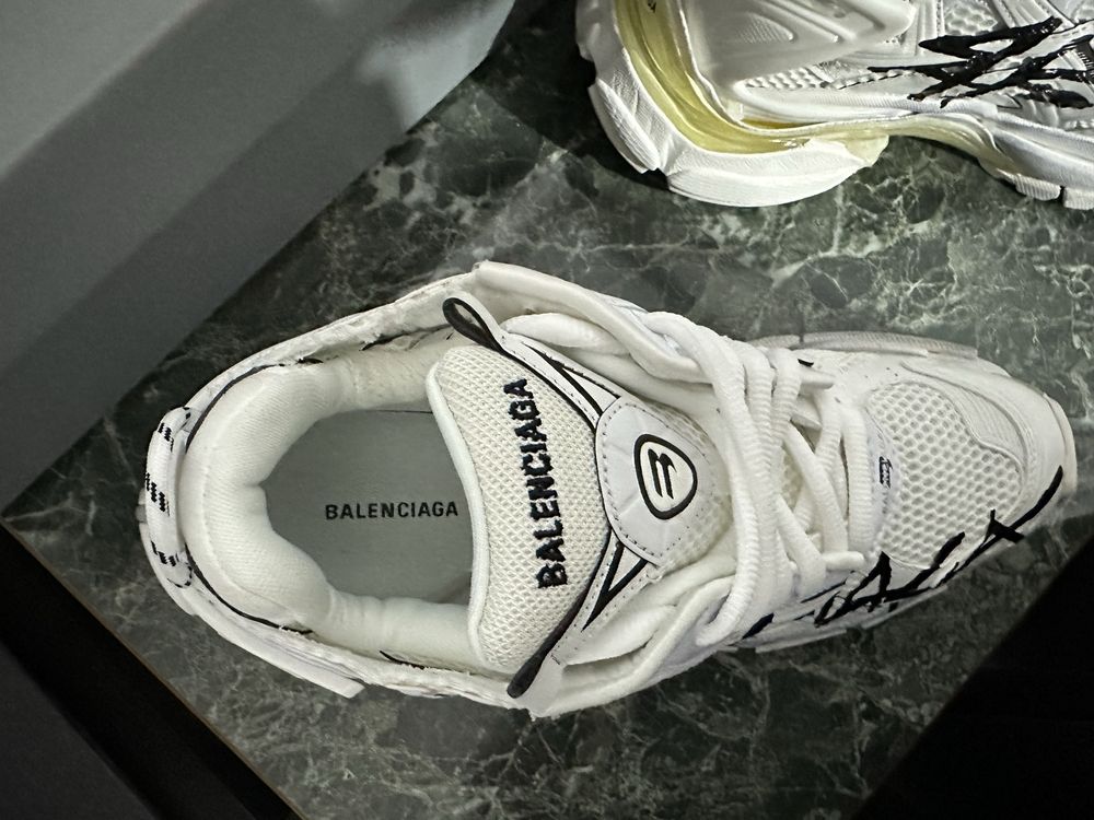 Balenciaga Runner White Grafitti 42