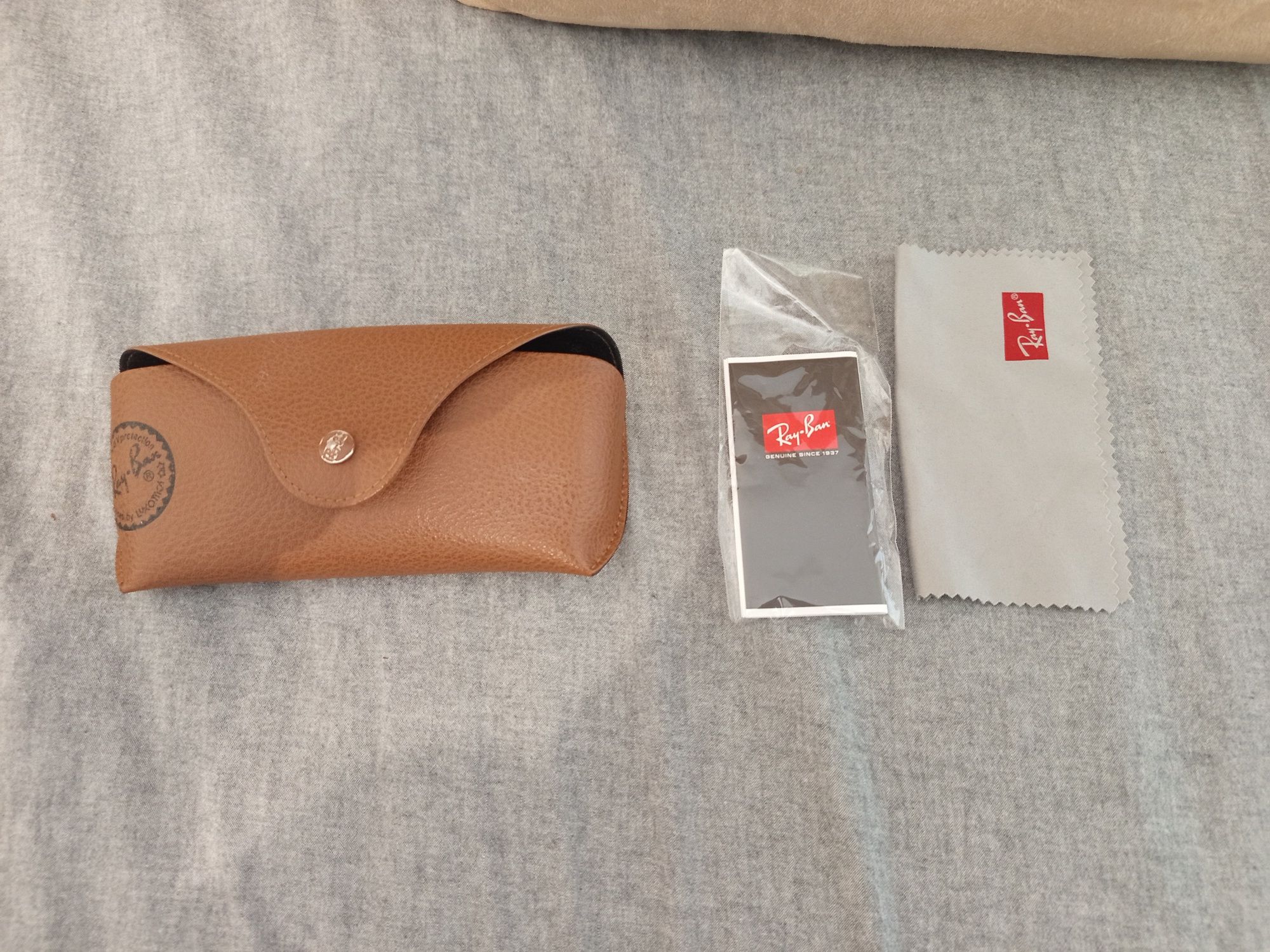 Калъф и кърпичка за очила RayBan