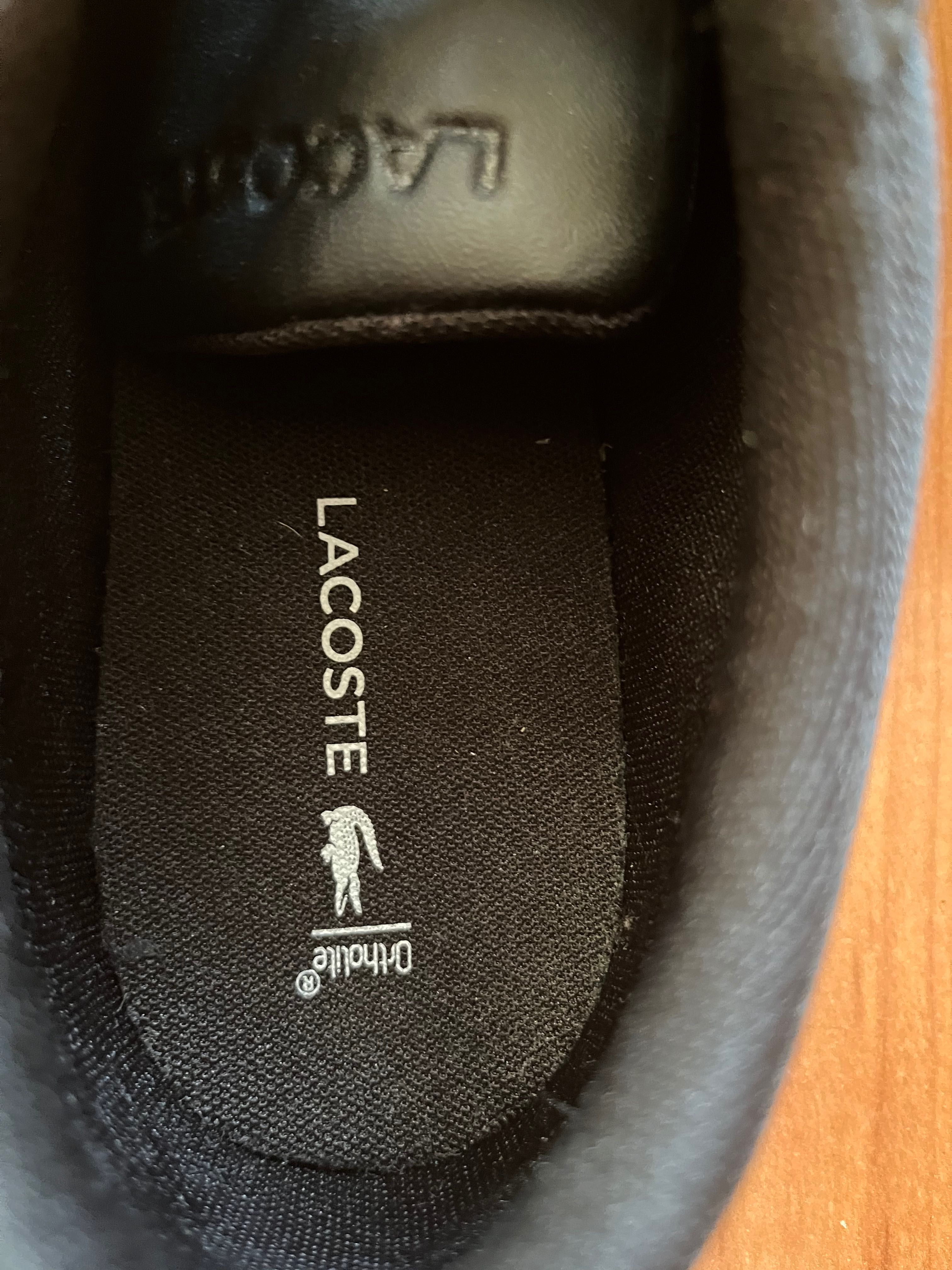 Обувки на марката Lacoste