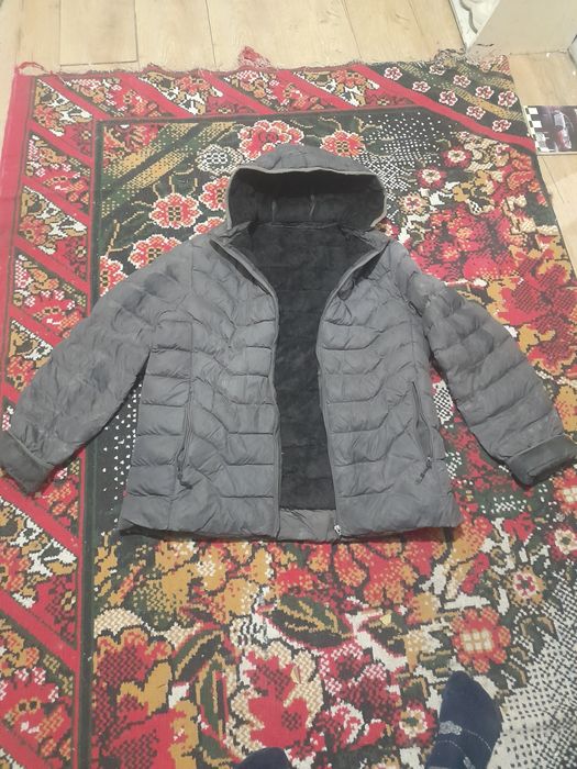 Куртка зимний сотилади нархи 200минг сум