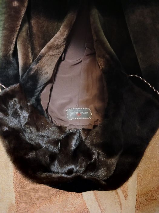 Продаю две шубы.В отличном состоянии