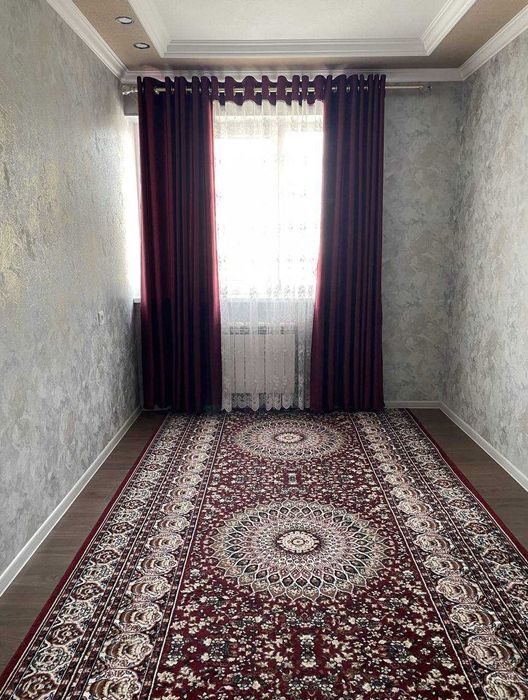 3 хонали, 3-қаватда квартира сотилади.