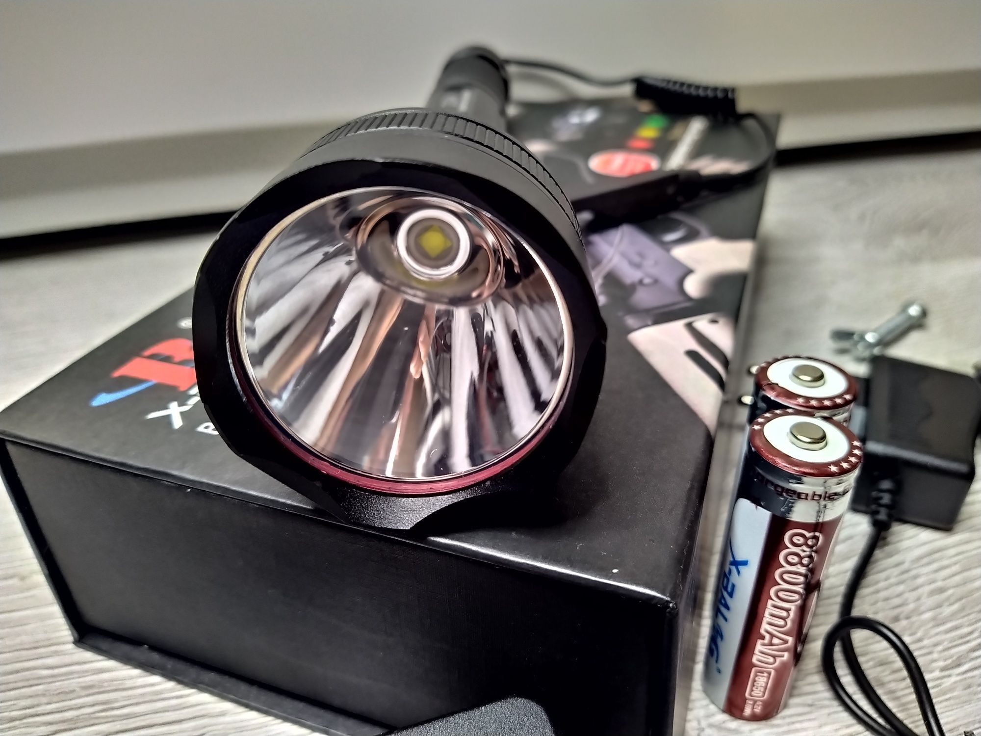 Lanterna LED XHP90 suport arma vanatoare MODEL NOU, camping