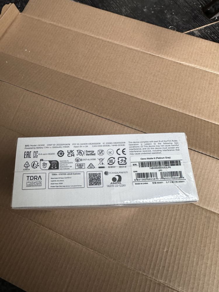 DJI Osmo Mobile 6, 3 Axe, Negru si Alb