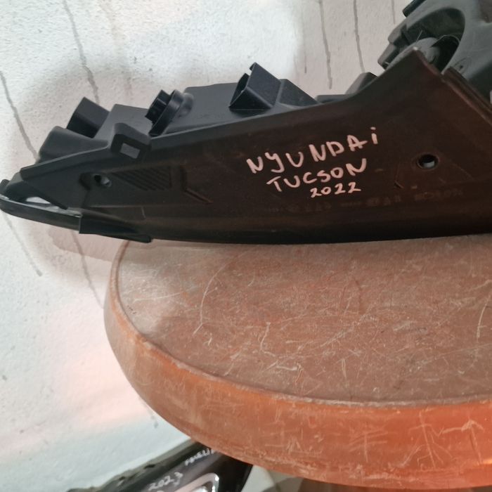 Hyundai Tucson 2022  десен фар дневна светлина