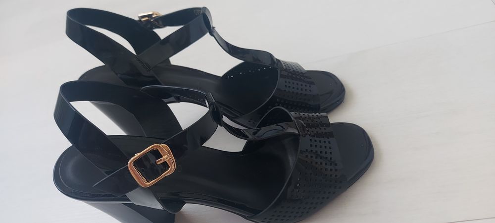 Продам обувь летние