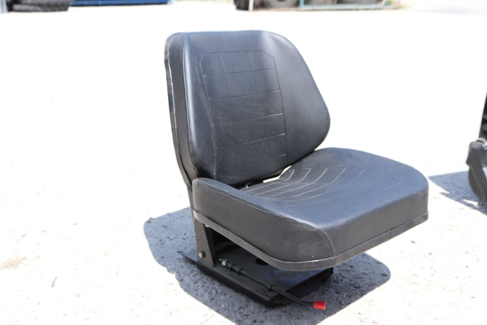 Scaun Tractor U445 Nou cu reglaj si amortizor Livrare Rapida