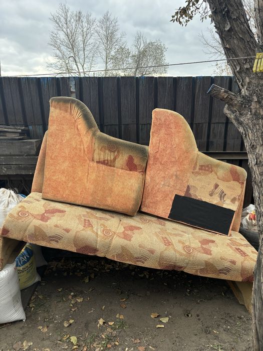 Диван продам в нормальном состояние