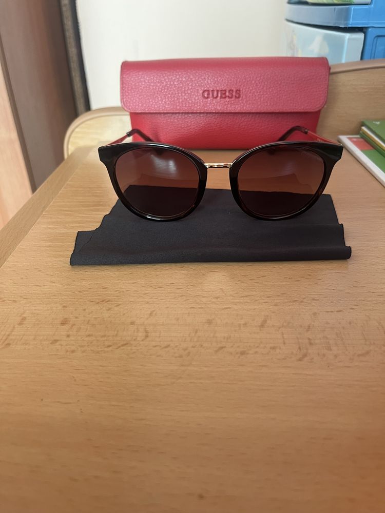 Слънчеви очила Guess