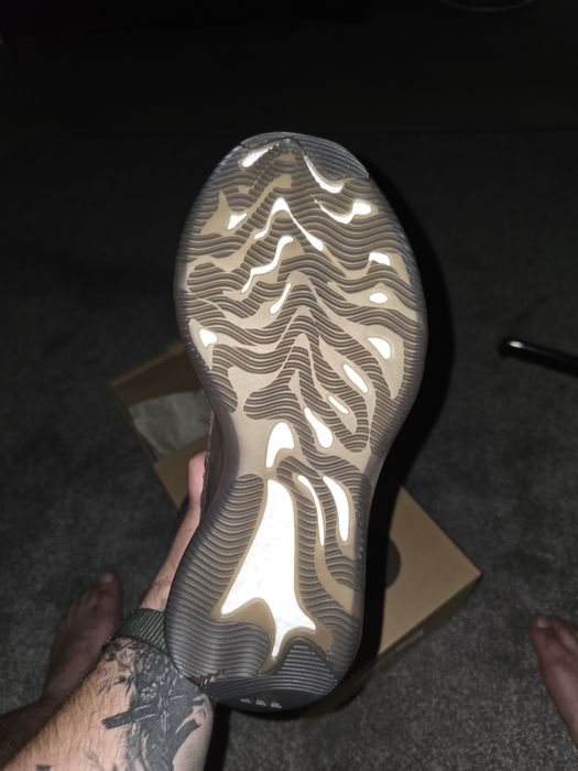 Vând Adidas Yeezy 380