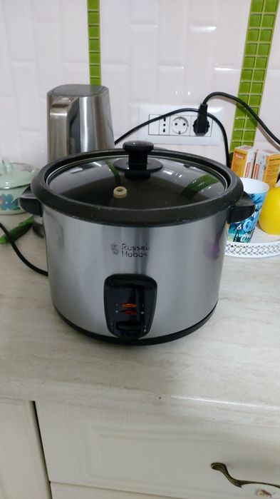 Oală electrica pentru gatit Russell Hobbs 1.8l 700w