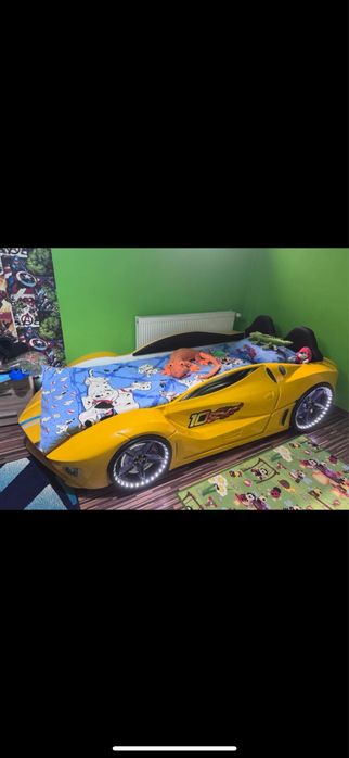 Pat masina cu lumini si muzica