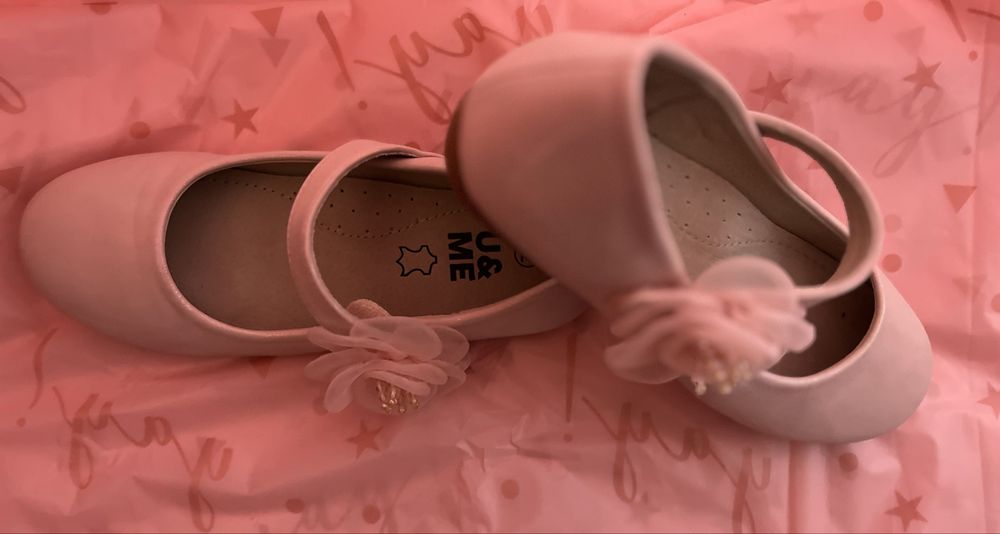 Продавам детски официални обувки номер 31 на U&ME