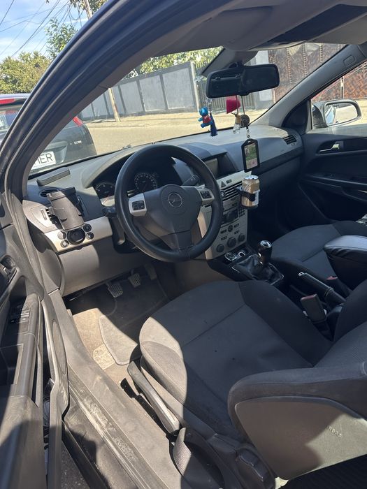 Vand/schimb Opel astra H GTC 1.9 150