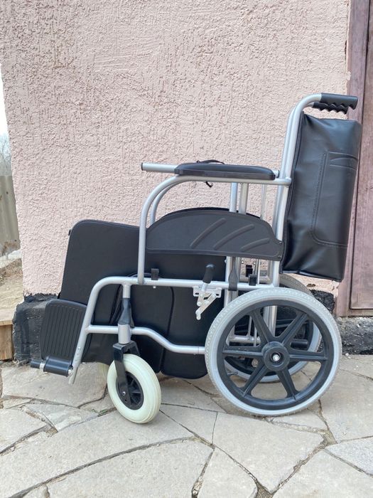 Инвалидная коляска . Продам инвалидную коляску .