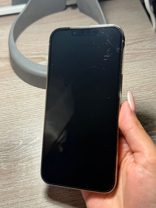 Iphone 13 PRO Gold 256 GB + подарък кейсове