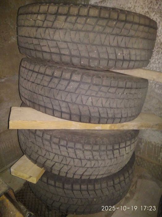 Шины зимние Bridgestone Blizzak DM-V1 265/70/16