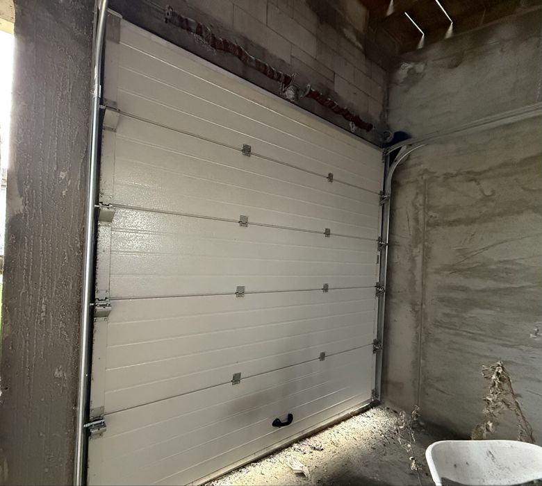 Usa de garaj 3m latime/2,75 m inaltime