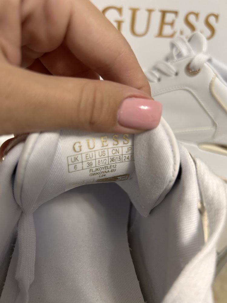 Дамски кецове GUESS 39номер