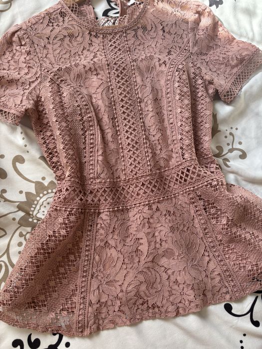 Top peplum broderie!