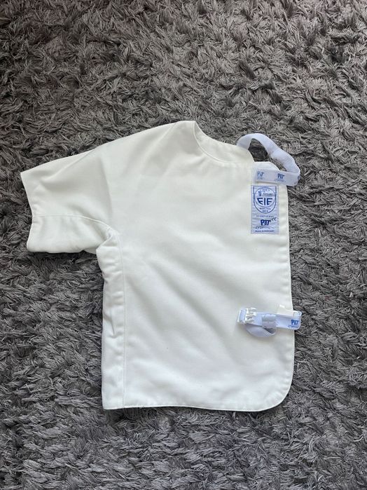 Costum de scrimă