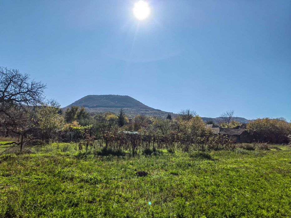 Продава равен парцел в регулация 991 кв.м – с. Могила, обл. Шумен