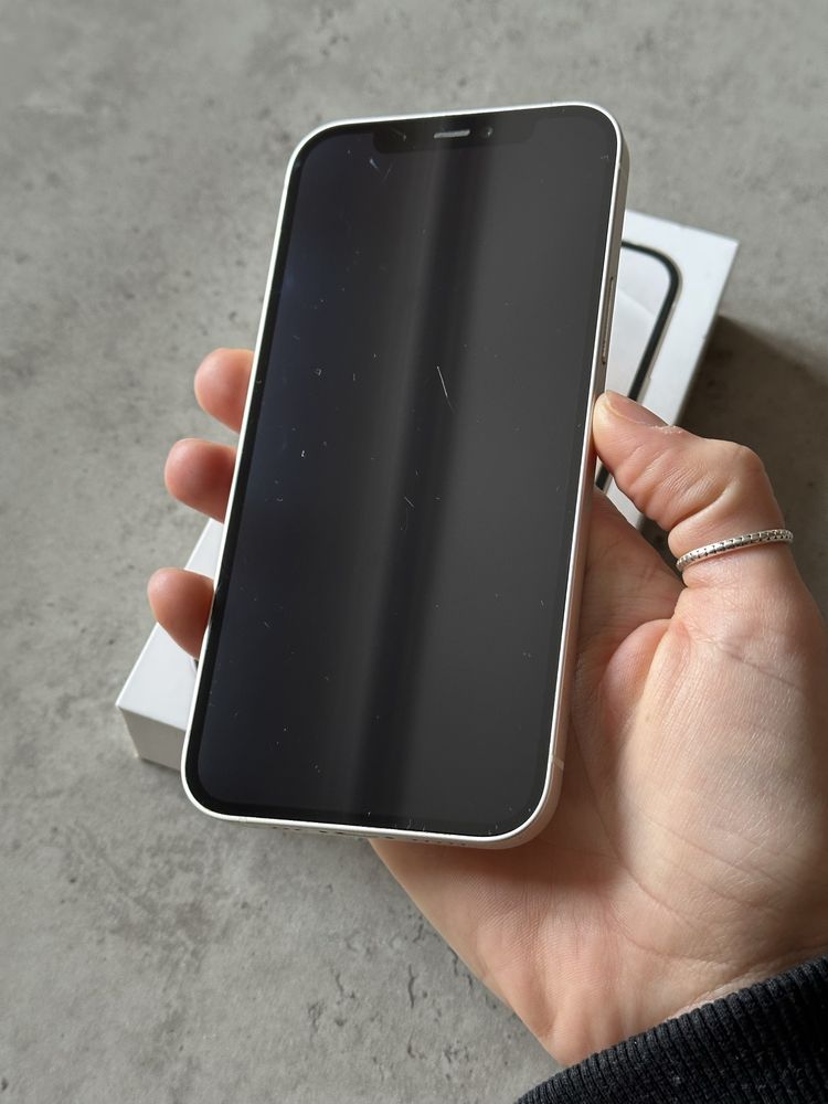 I phone 12 - 64 gb - бял