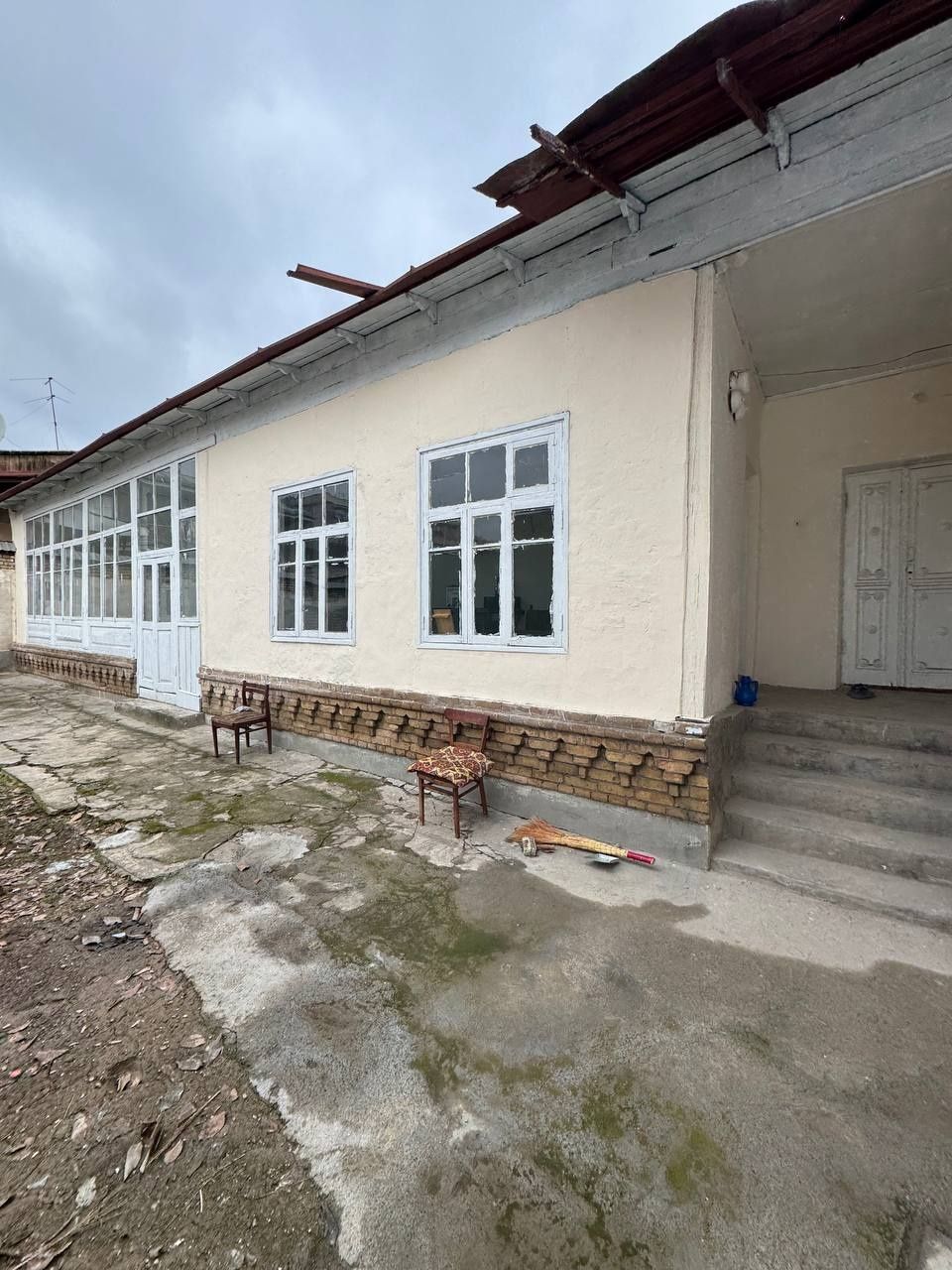 Dombrobod massivi - 3'6 sotx uchastka sotilafi 22 metr fasad