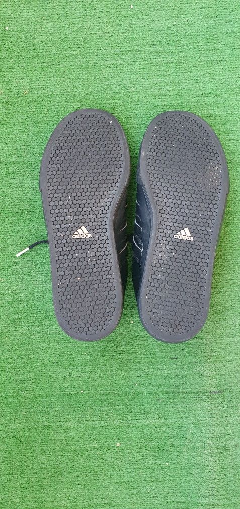 Tenisi ADIDAS marimea 43