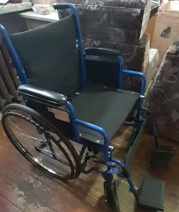 Продам инвалидную коляску ( большого размера)