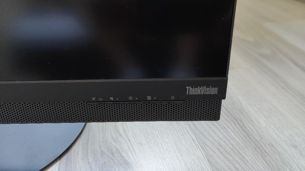 Monitor lenovo thinkvision + doking