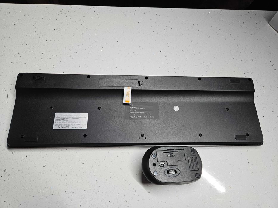 Set tastatura si mouse wireless, Rii, Negru, QWERTZ - PRET Neg!