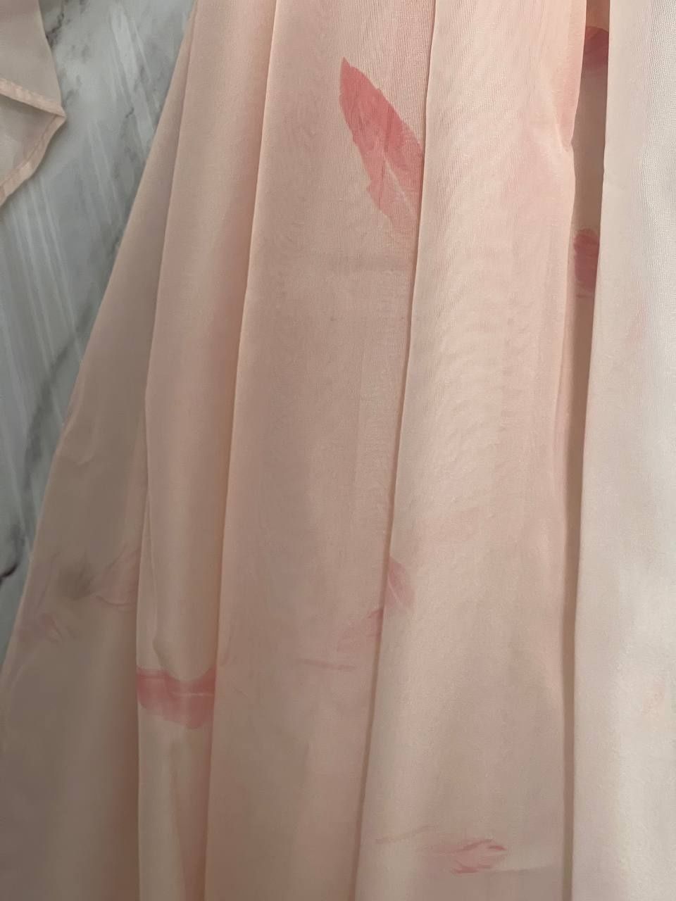 Нежно розовое занавеска с насадками "Перья". Пр-во Италии.