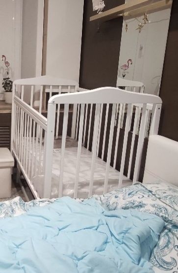 Детская кроватка с матрасом