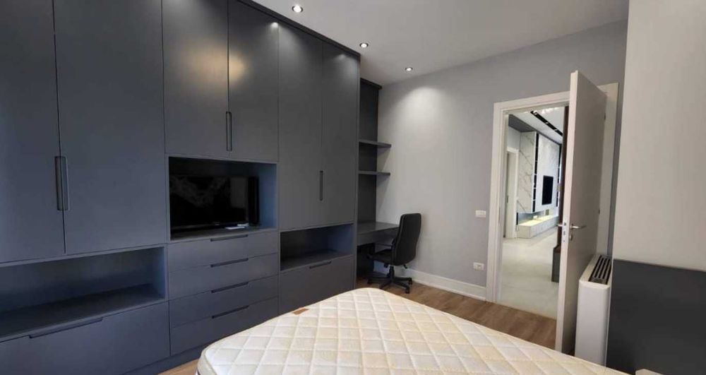 Продавам тристаен апартамент в Център