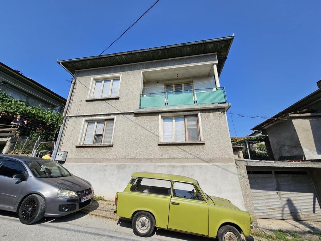 Продавам къща в гр. Елена
