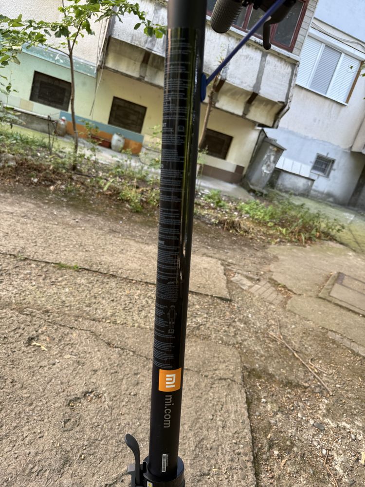 Продавам Електрическа тротинетка Xiaomi Mi Electric Scooter 3