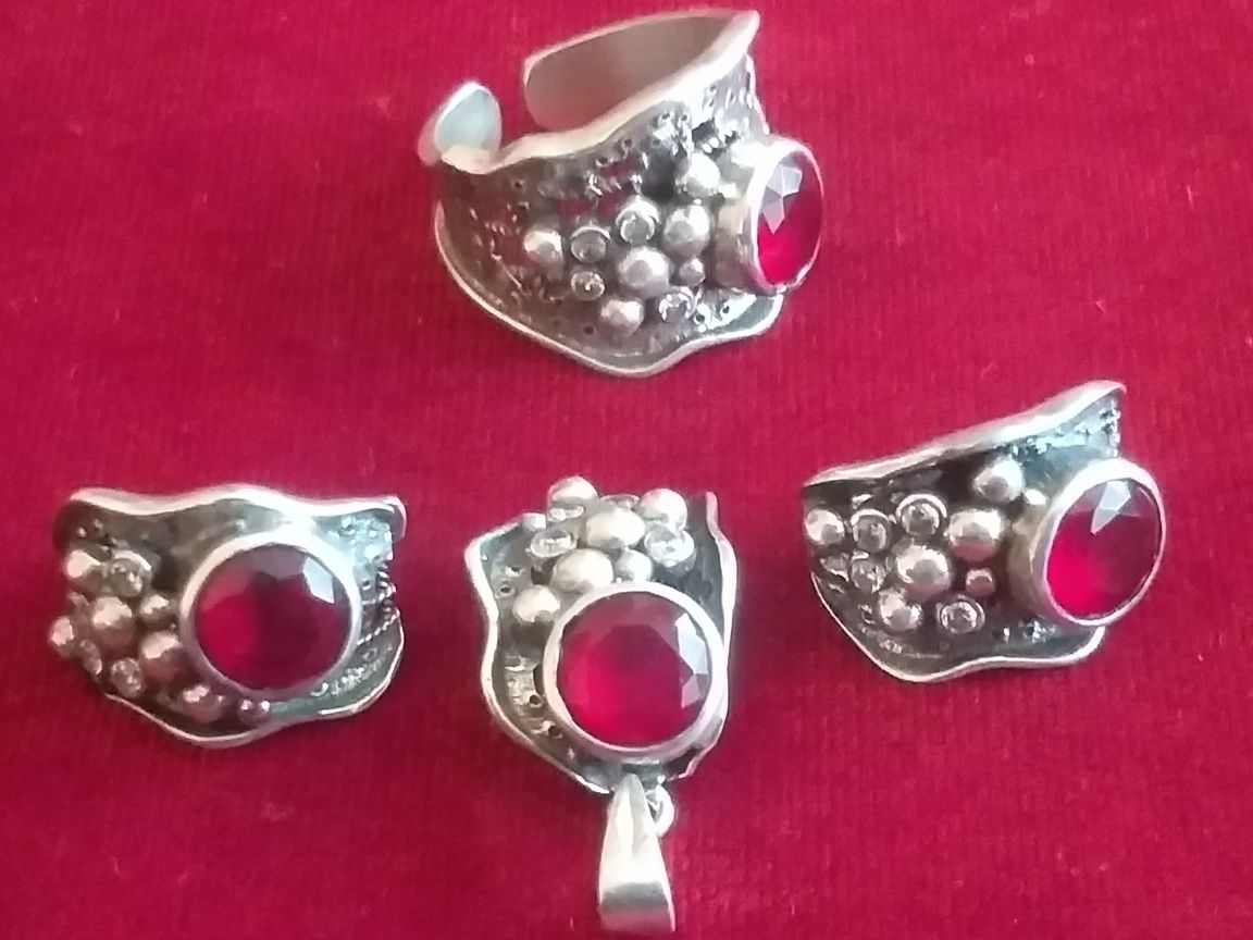 Set din argint cu rubine compus din 3 piese