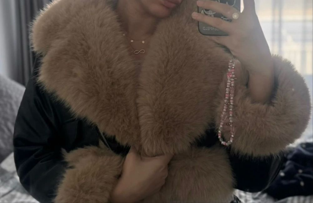 Vand jachetă scurta din piele