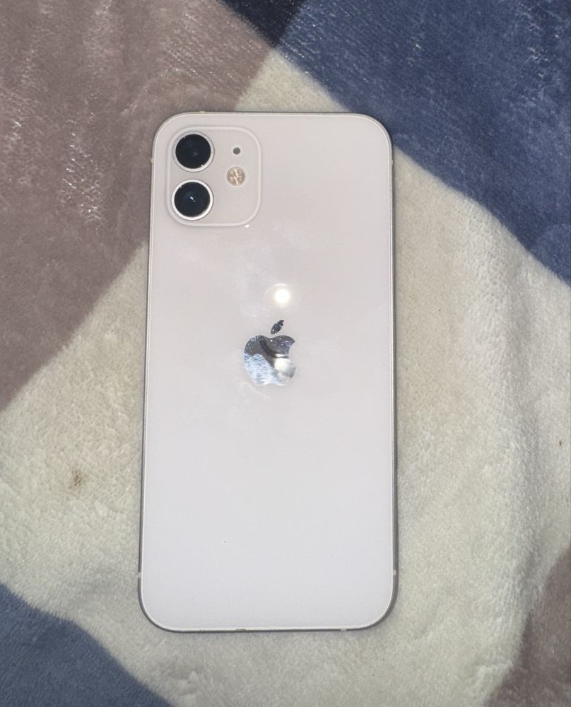 Iphone 12 (в идеальном состоянии)