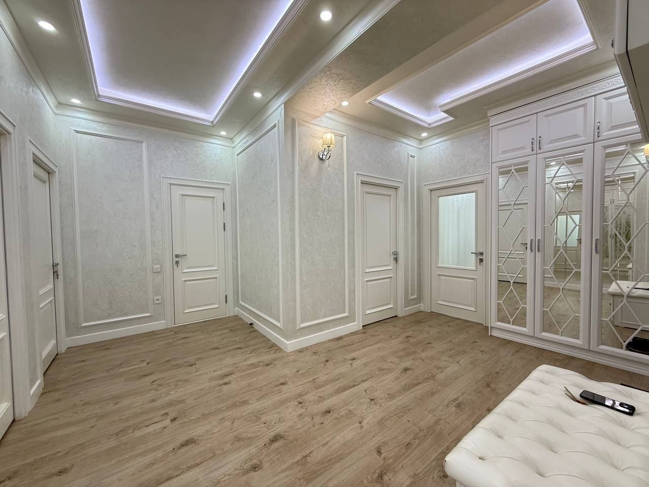 Yakkasaroy. Jk Parisien. GOLDEN Hause4/4/8. 125m2.
