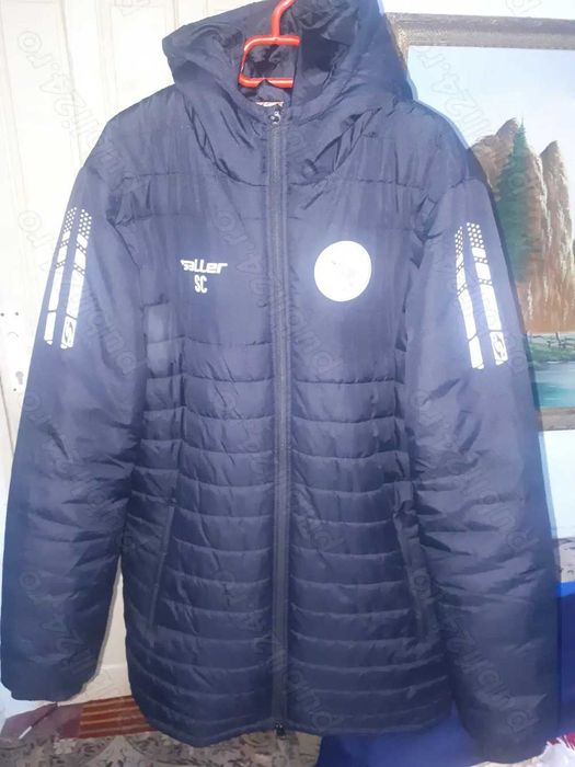 Geaca lunga cu gluga Corvinul Hunedoara- Banii merg la un baiat bolnav