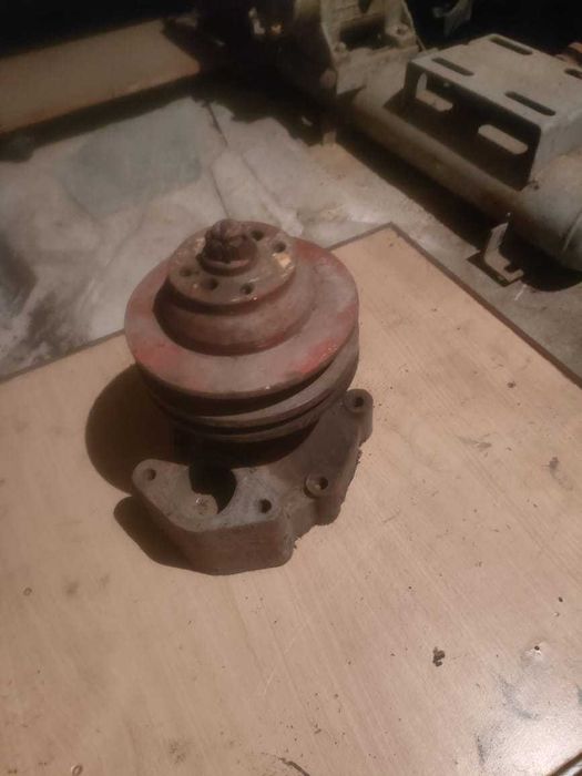 Продам водяной насос дт 75